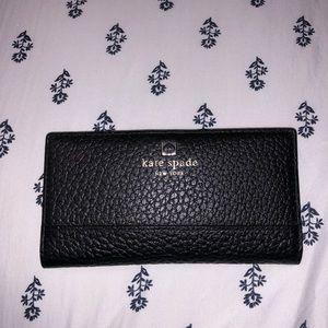 Kate Spade wallet.  ❌SOLD❌